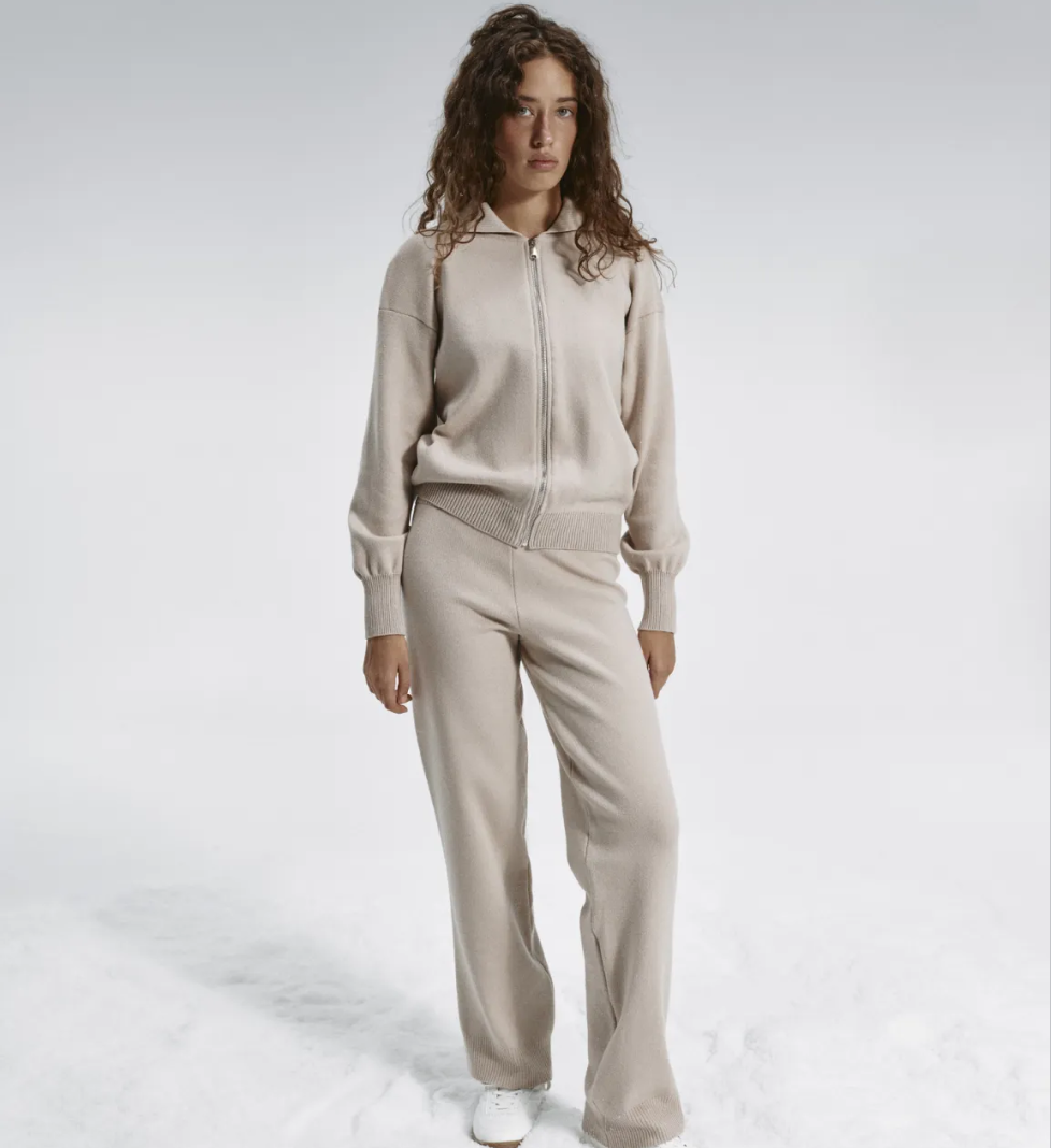 044 GARDEN Knitted Suit beige