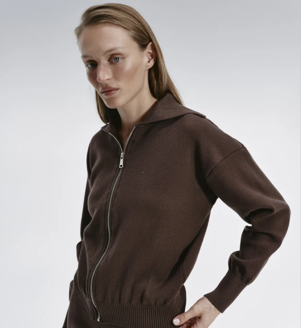 044 GARDEN Knitted Suit brown
