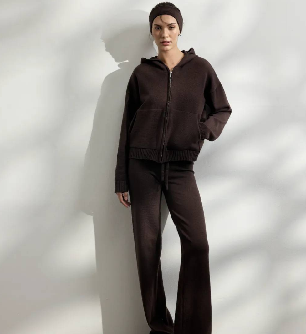 044 GARDEN Loose-fitting knitted suit chocolate