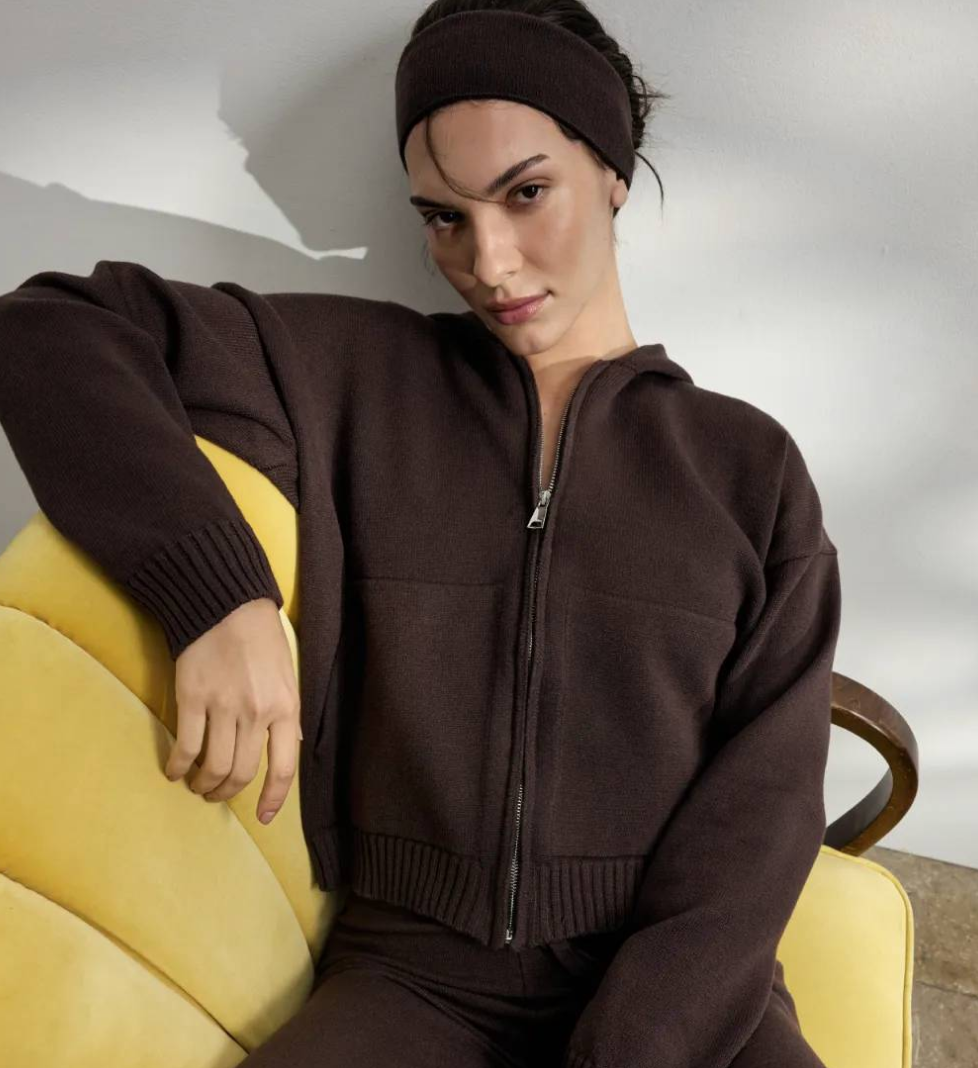 044 GARDEN Loose-fitting knitted suit chocolate