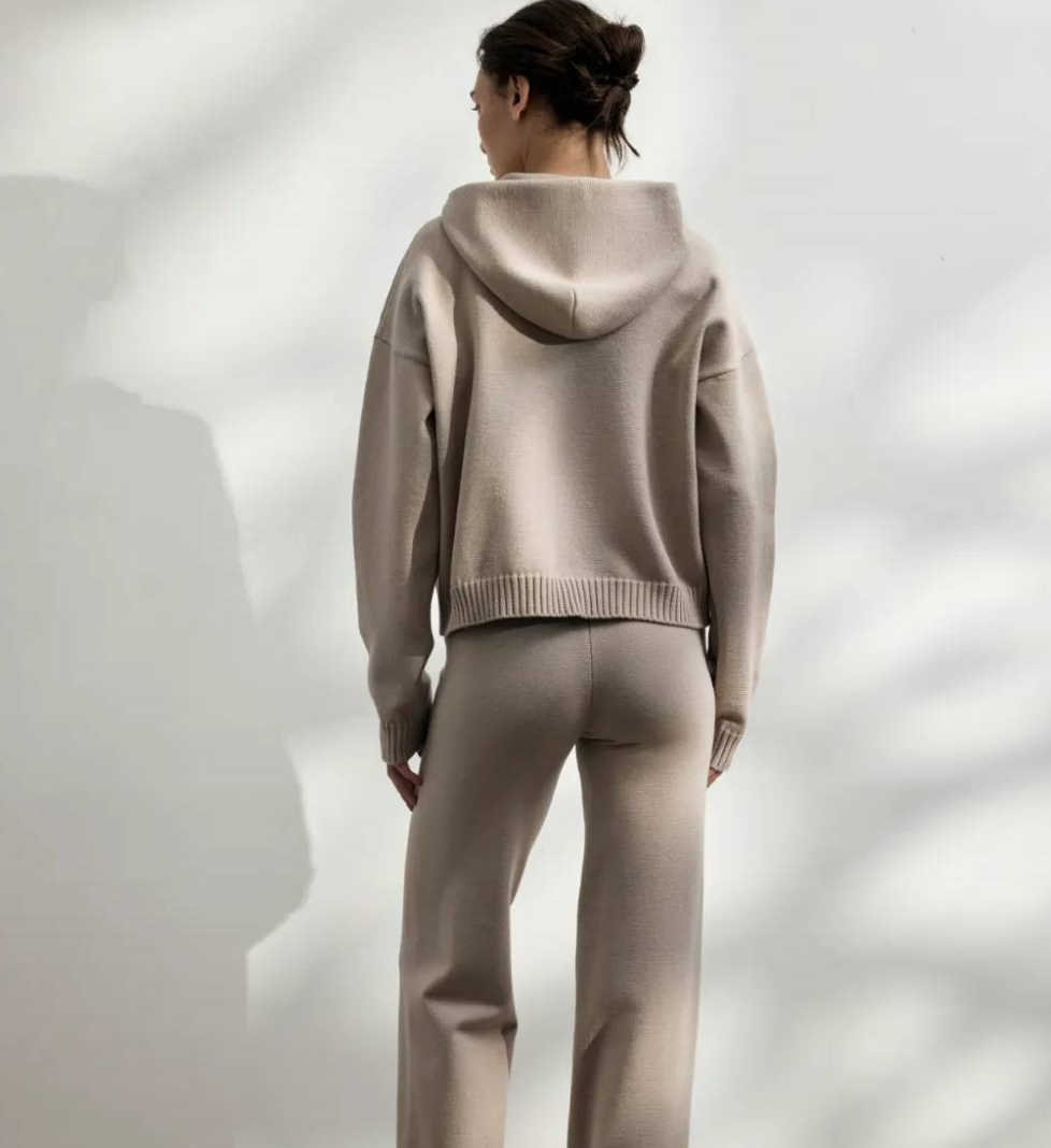 044 GARDEN Loose-fitting knitted suit milk