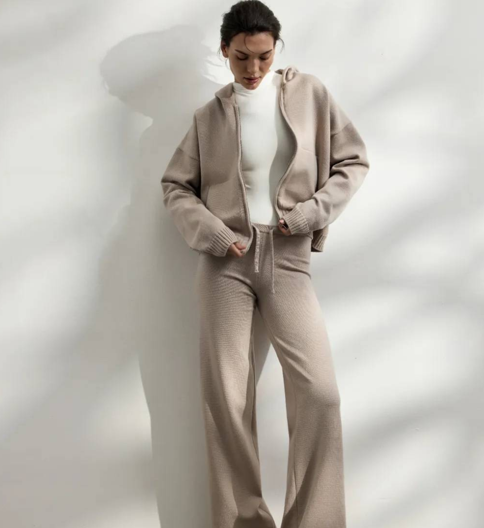 044 GARDEN Loose-fitting knitted suit milk