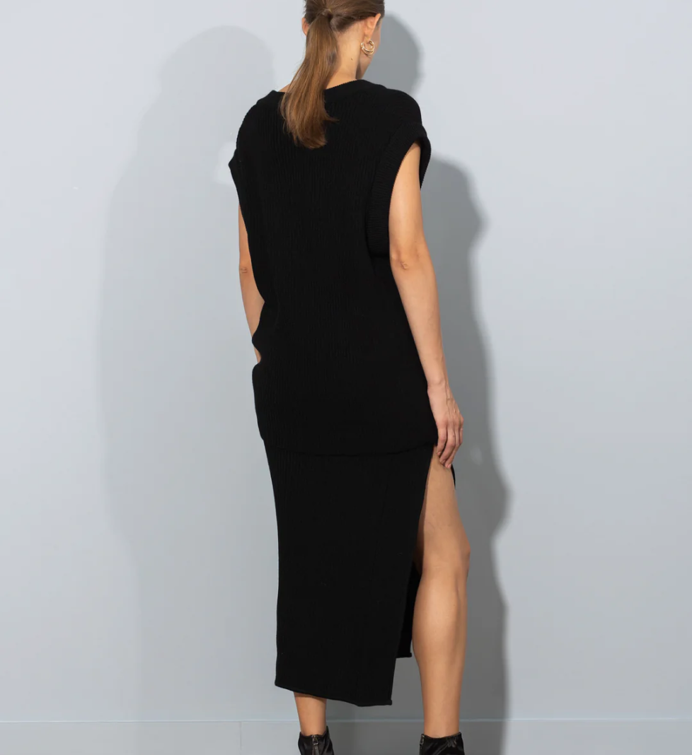 ARUTIUNOVA knitted vest black