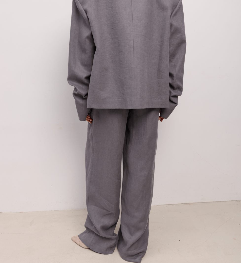 BAZHANE Linen pants relax on a medium fit graphite