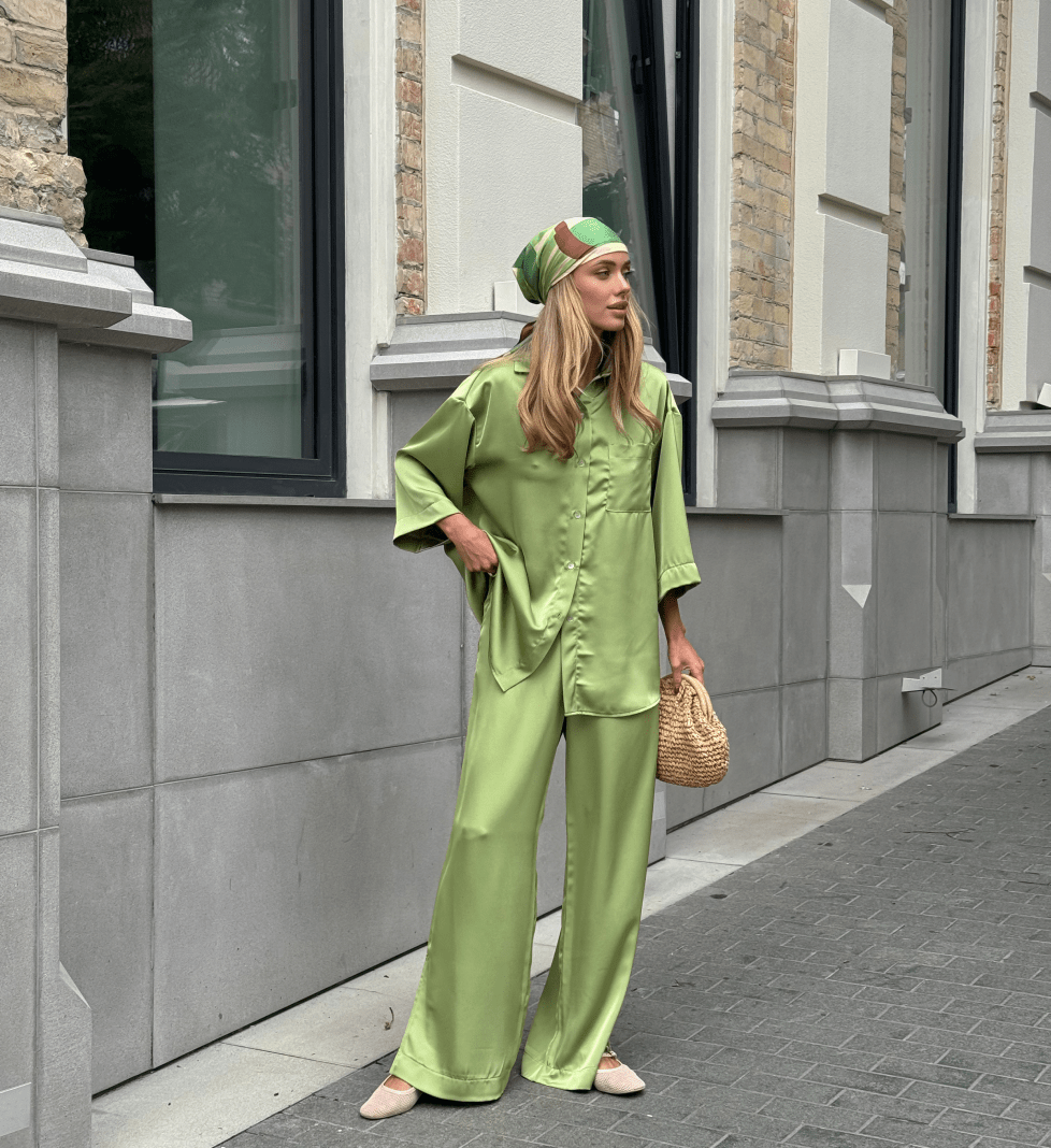 Fam Est suit green