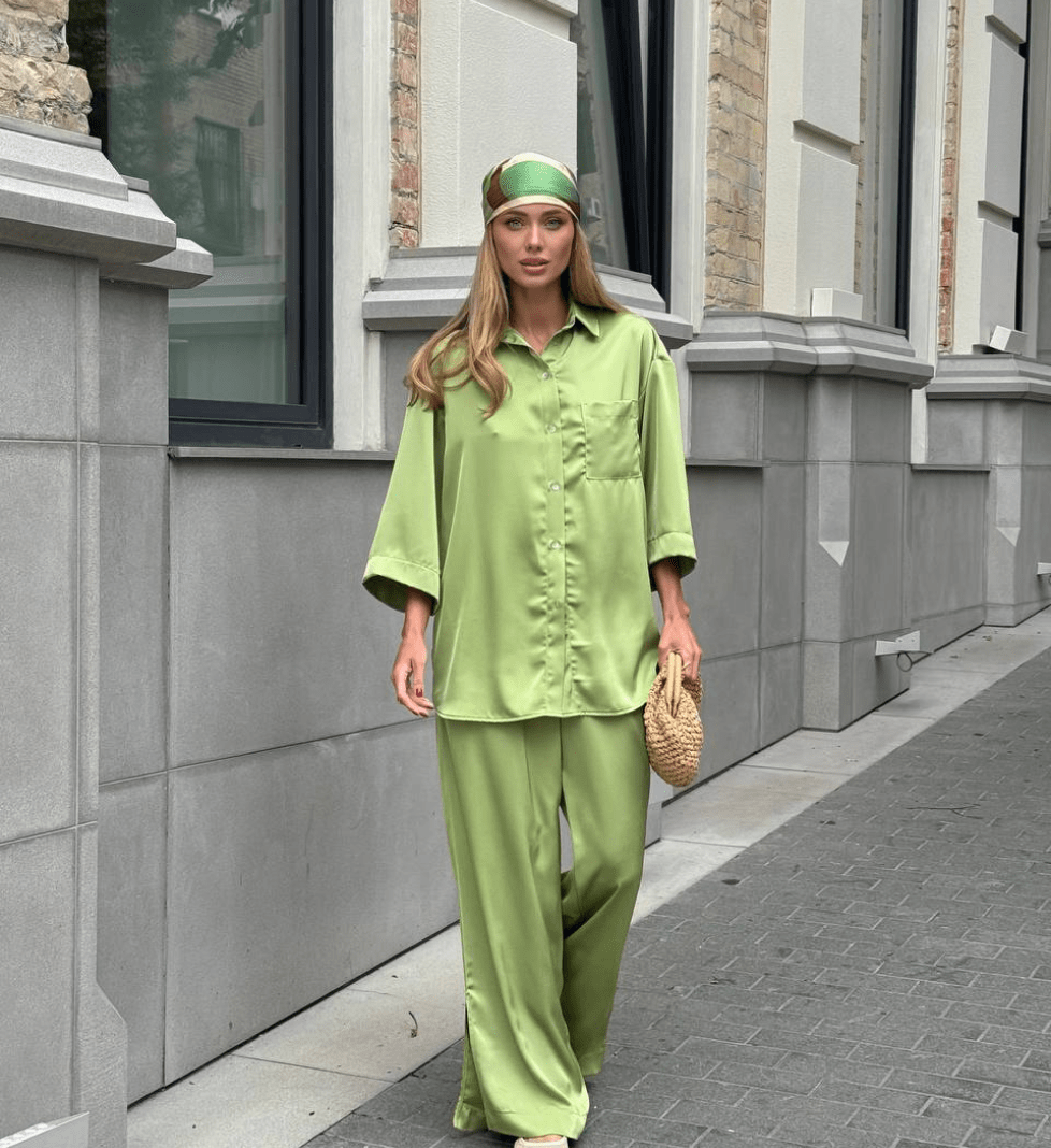 Fam Est suit green