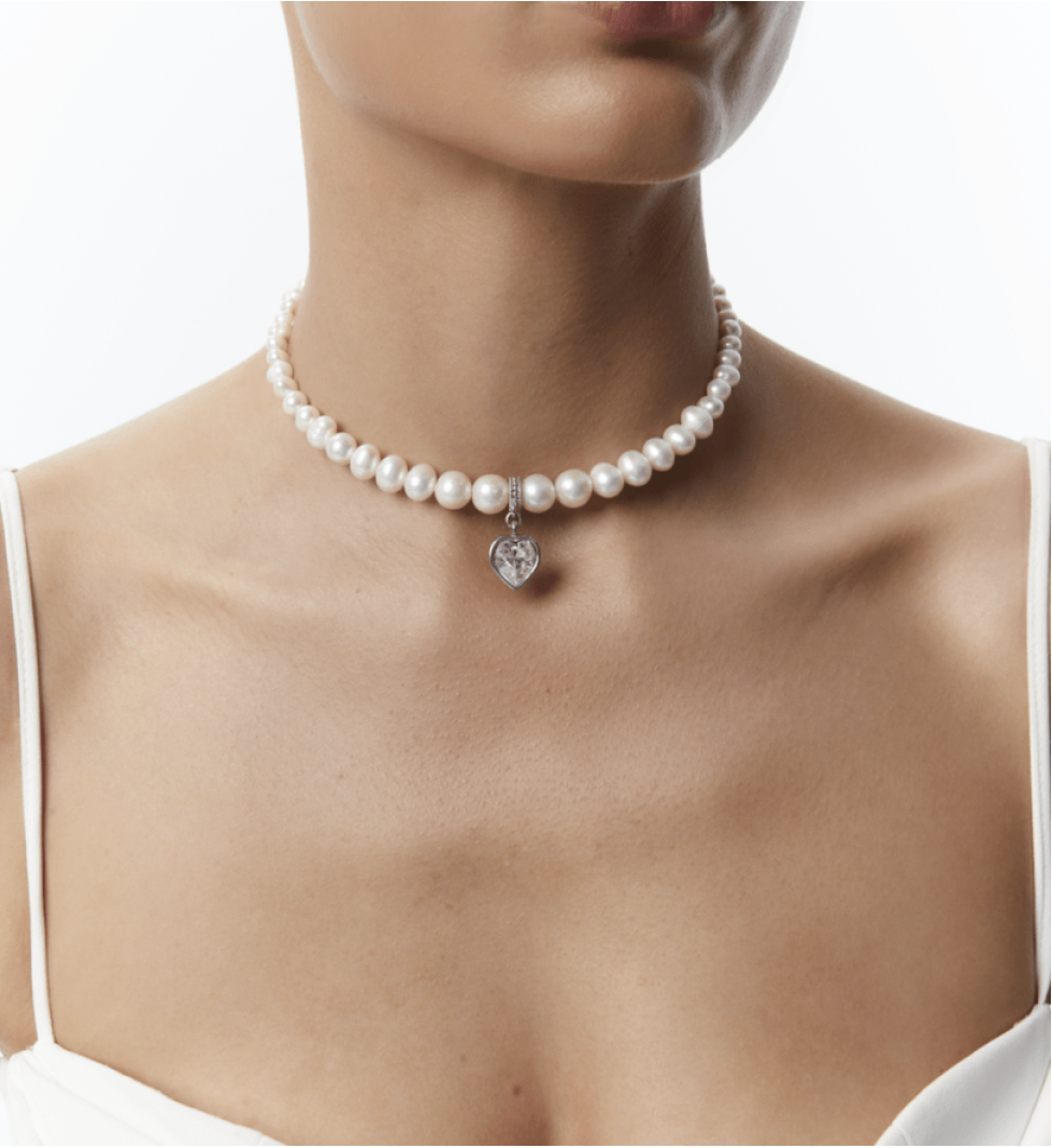 Grains De Verre Pearls Choker With White Heart Silver