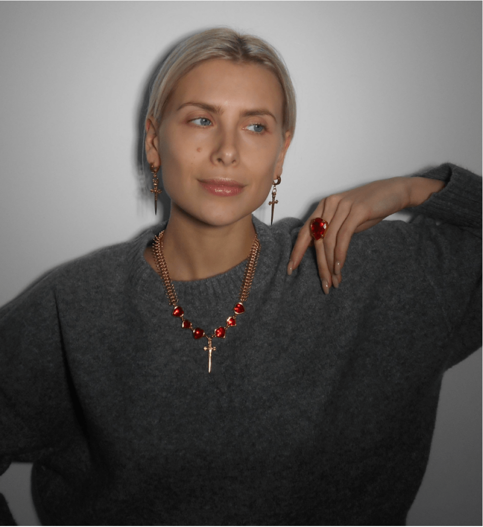 Ожерелье Grains De Verre "SWORD AND HEARTS" Red  Gold