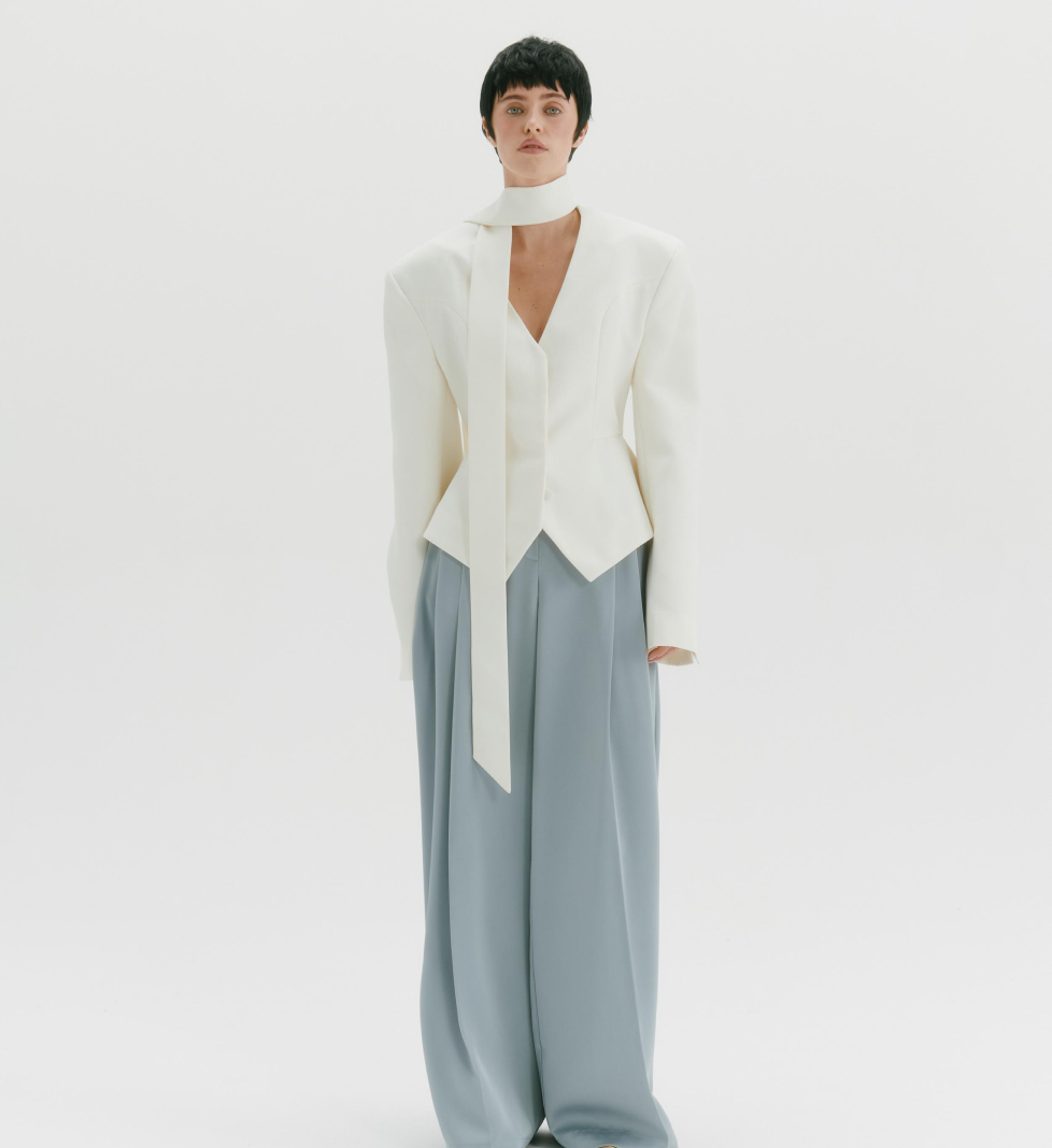HAVRY fitted jacket with scarf “EMIRA ‘25” white