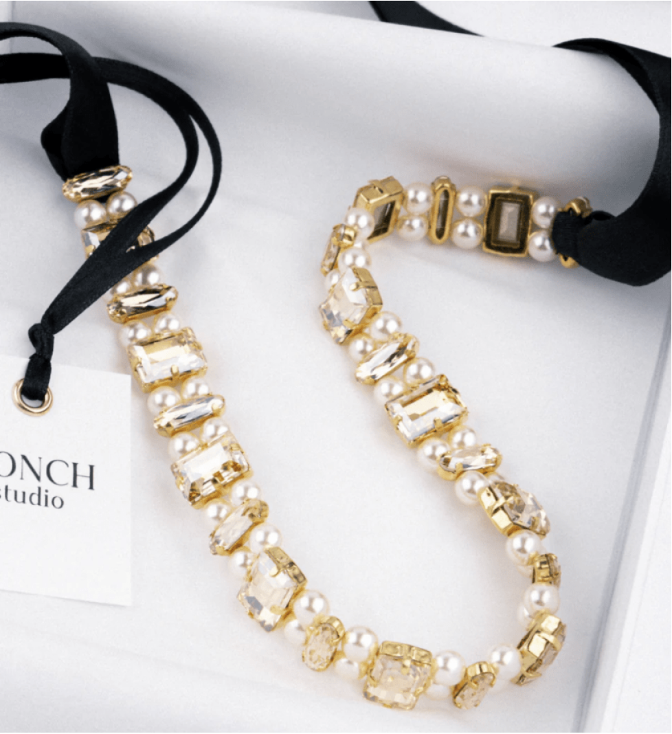 Honch Studio Choker with rectangular rhinestones and pearls Golden