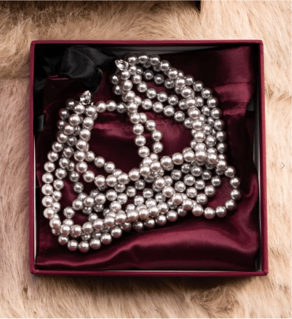 Honch Studio choker with 6 rows of ivory pearls Grey