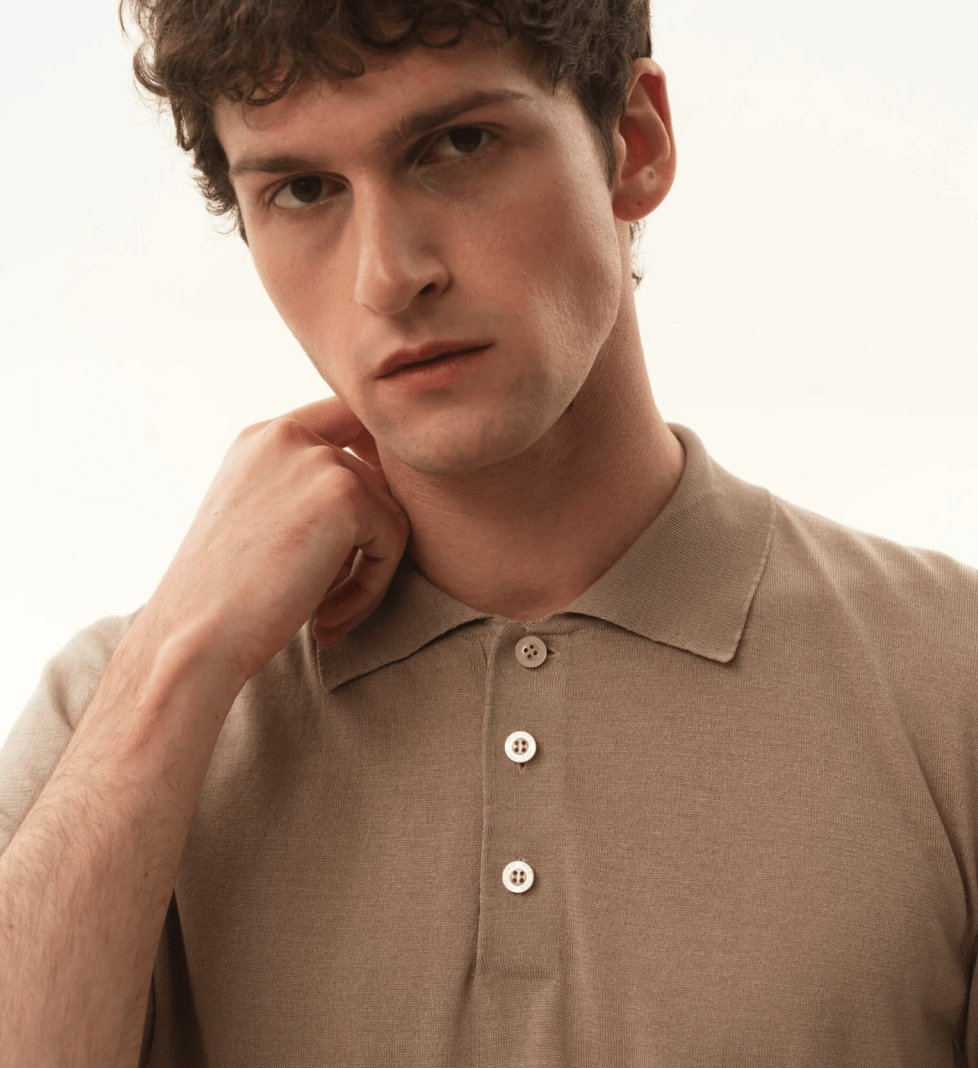 HRECHKO Polo with short sleeves and a button down beige