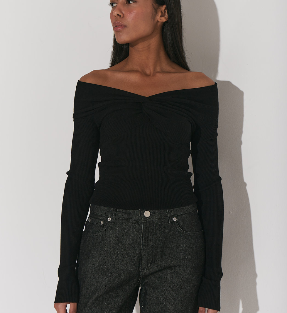 Keenly open shoulder top black