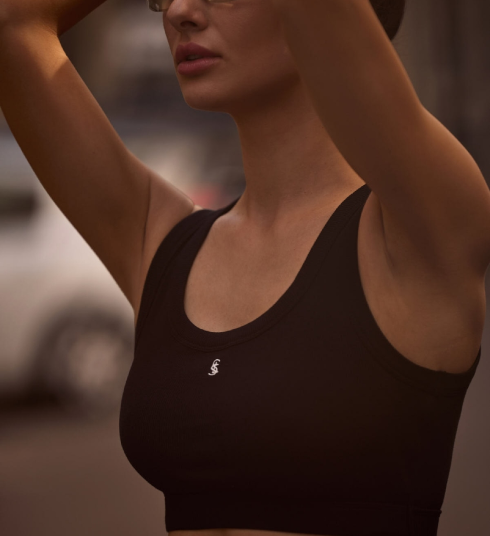 L'essence Studio Top Embroidered Cropped