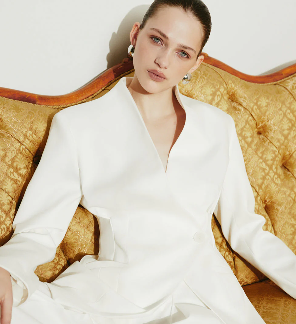 LILI MAGER Asymmetric cut white Jacket 