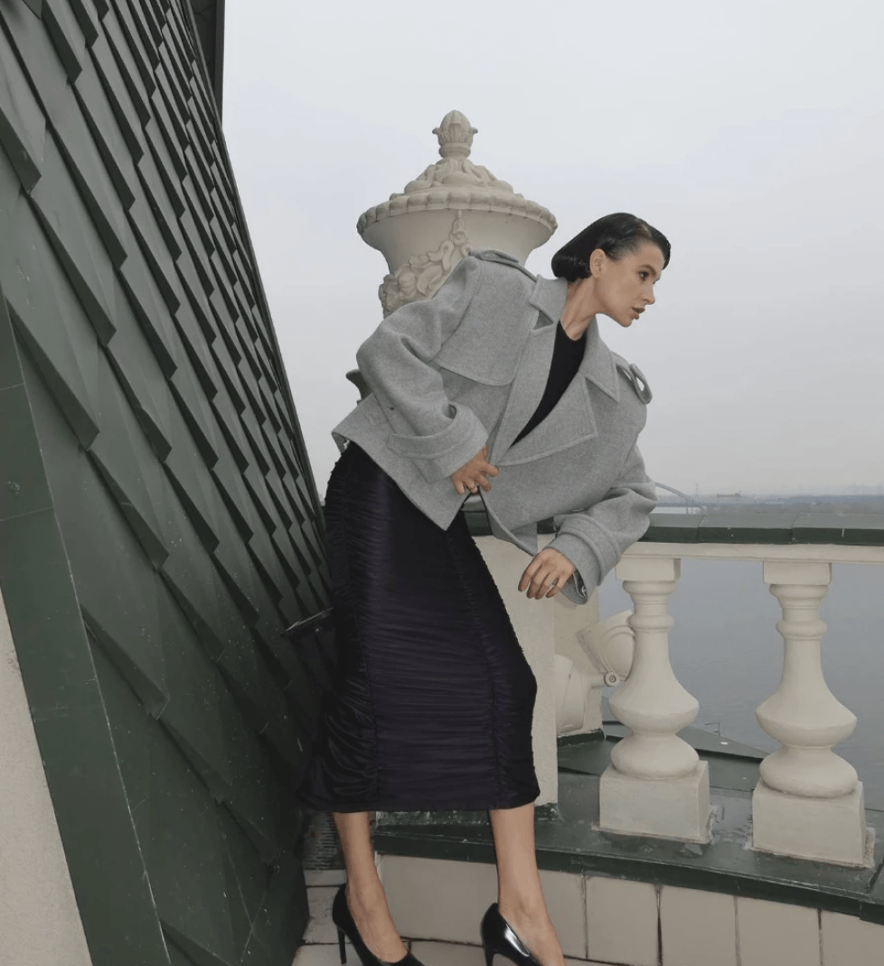 MERISTRUSS cropped coat with shoulder pads gray