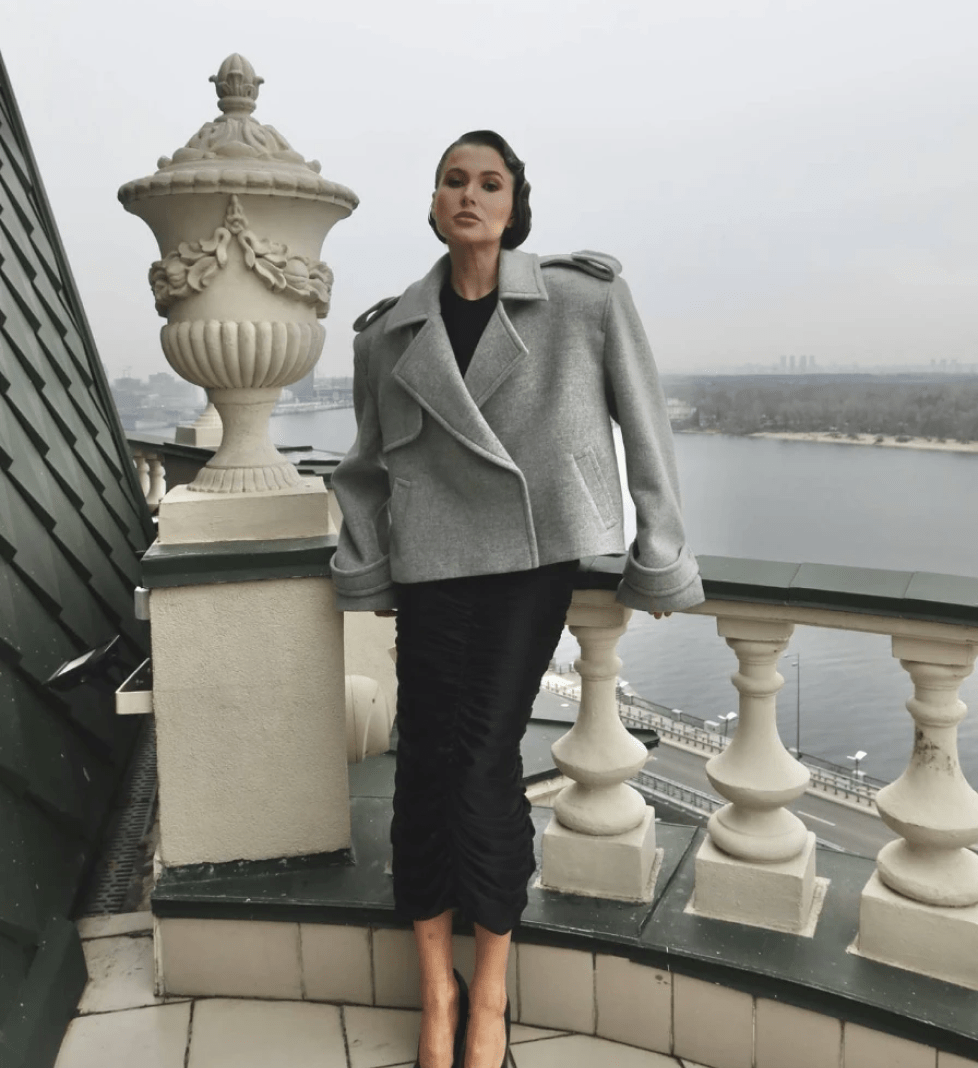 MERISTRUSS cropped coat with shoulder pads gray