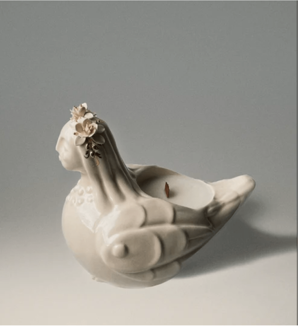 NADRA Candle Holder with a Flower Wreath