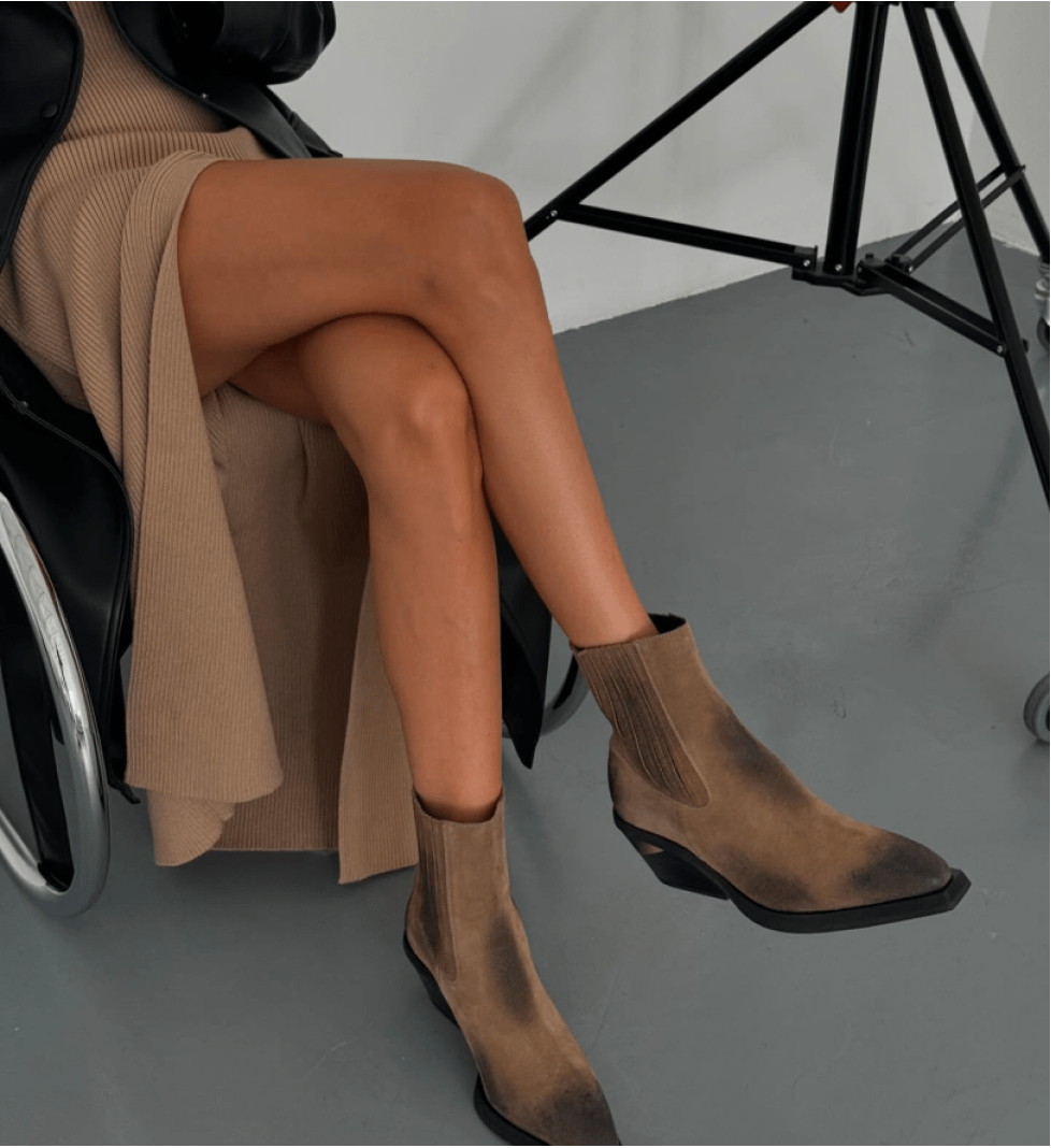 R ONE Castoro suede cossascks with black scuffs and leather lining