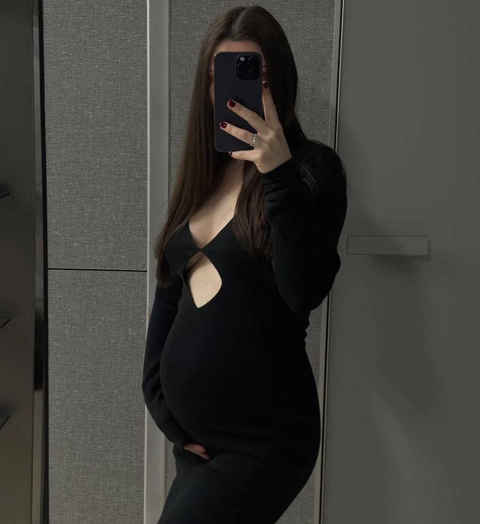 The7thHeaven Yes, hunny in black