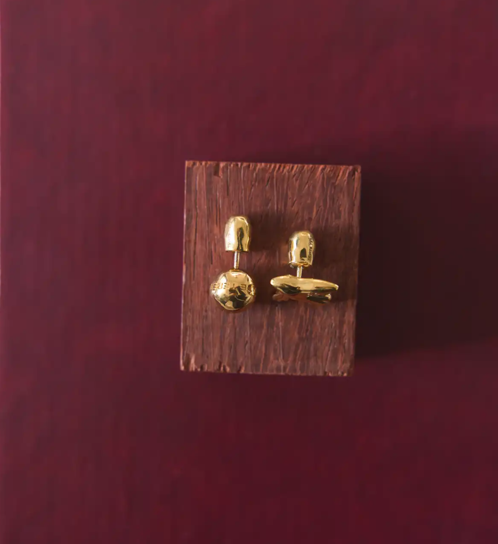 TSVITE TEREN ERA Earrings with a bird and a ball in gold-plated finish