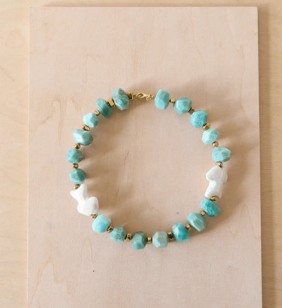 TSVITE TEREN KHVYLI Necklace with amazonite and two fish